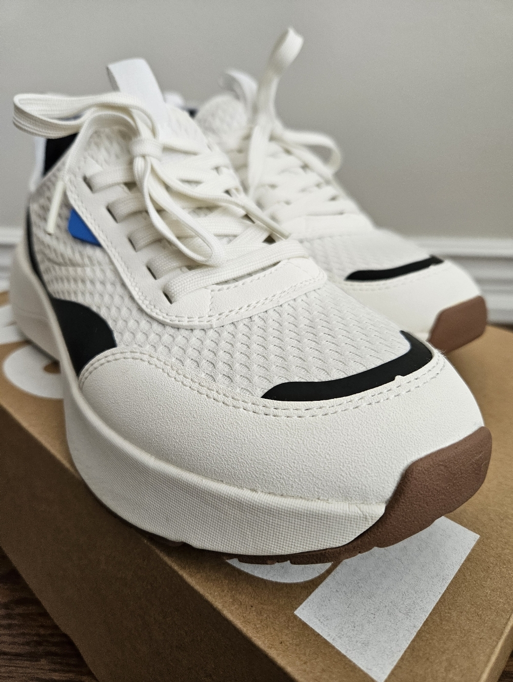 Vessi White & Black Low-Top Sneakers - Picture 11 of 11